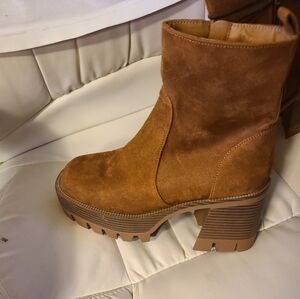 Stylish CHUNKY SUEDE FABULOUS BOOTS